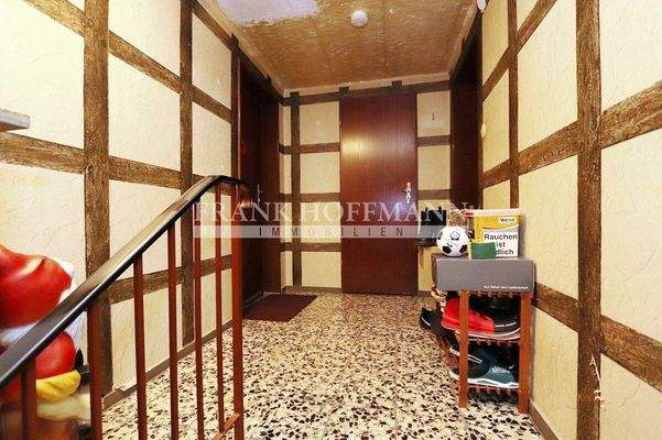 V10650 Haus Nr. 50 Hintereingang - OG Treppenhaus 1.1