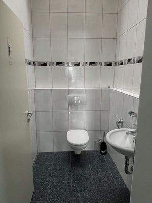 Damen WC Oben jpg