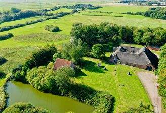 Luftbild Deichgrafenhof mit Nebengebäude