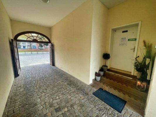 Zufahrt Grundstück mit Eingang Gewerbe