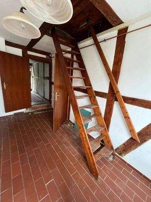 Flur mit Dachbodenluke