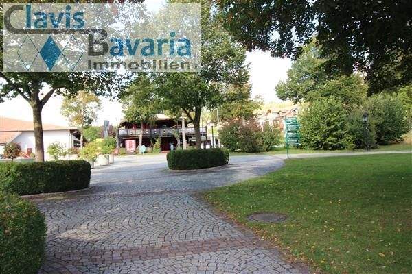 gepflegte parkähnliche Umgebung