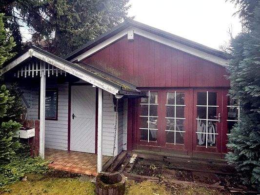 Ein Gartenhäuschen ist dabei