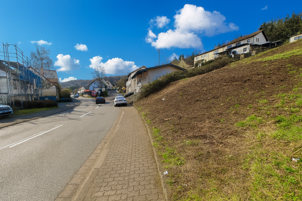 Straßenzugang 1 (rechts)