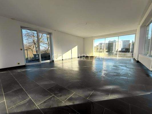 Wohnbereich EG mit umlaufendem Balkon