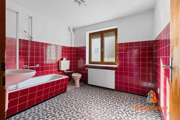 Blick ins Badezimmer im Obergeschoss