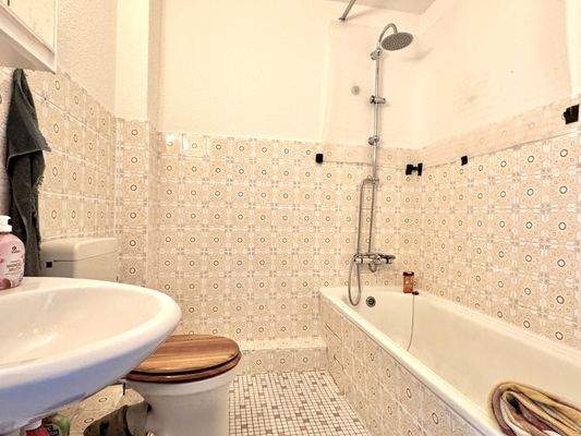 Badezimmer mit Badewanne OG