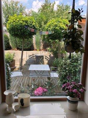 Sitzbereich im Sommer