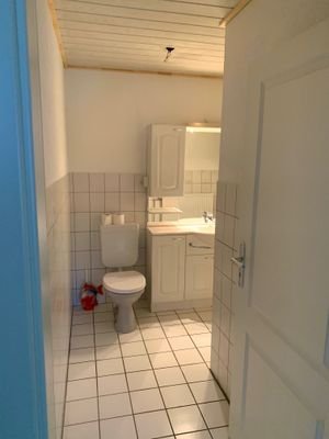 Hinteres Haus, Badezimmer, Bild 2
