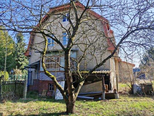 Gibelansicht mit Eingang