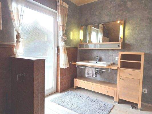 Dusch-und Wannenbad im DG