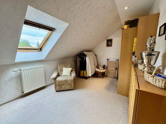 kleines Zimmer im Dachgeschoss