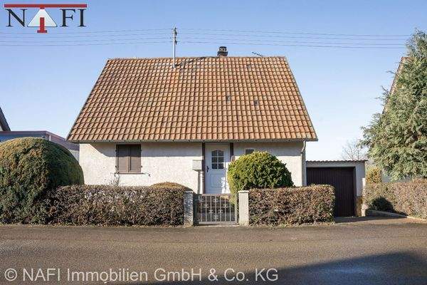 Hausansicht mit Garage