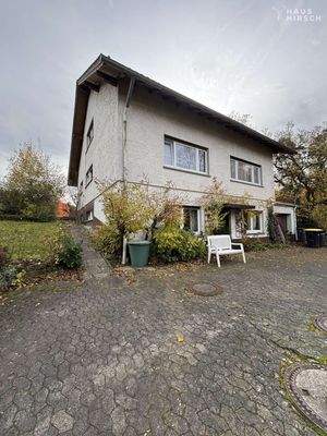 Hof und Vorderansicht