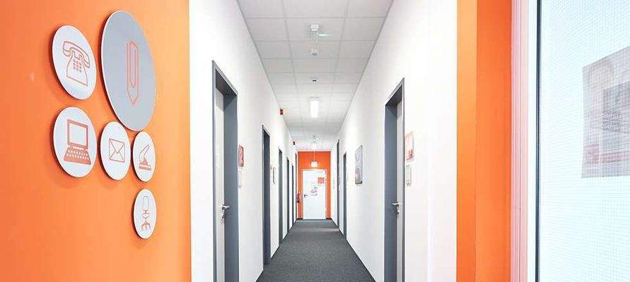 flur-zu-bueroflaechen-im-b1-bu