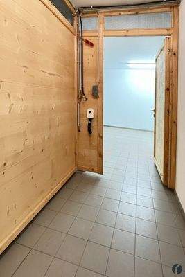 Kellerabteil mit Waschmaschinenanschluss