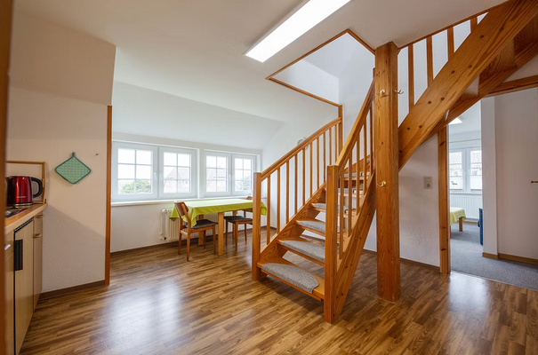 Ferienwohnung 3 Essplatz und Treppenaufgang