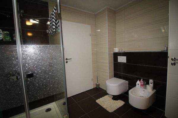 6-OG Badezimmer WC und Bidet