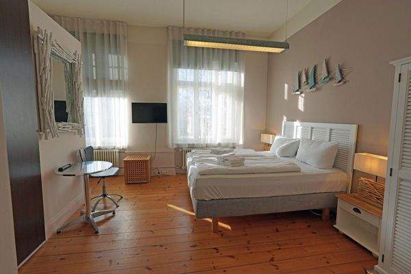 1. OG 1. Schlafzimmer mit Bad