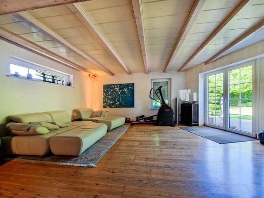 Wohnzimmer mit Zugang zur Terrasse