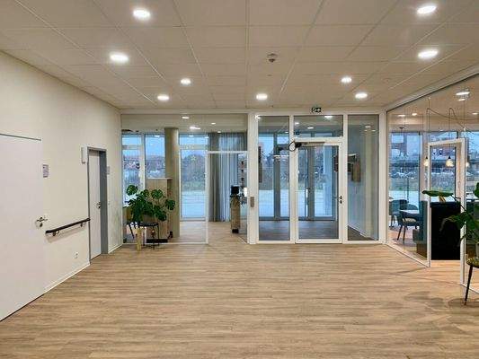 40. Gemeinschaft, Haupteingang, EG, Rezeption 2