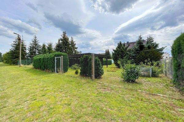 öffentlicher Fußweg hinter dem Grundstück