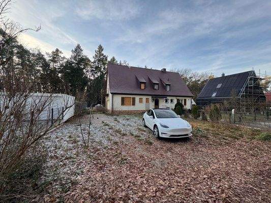 Frontansicht Ostseite / Straße