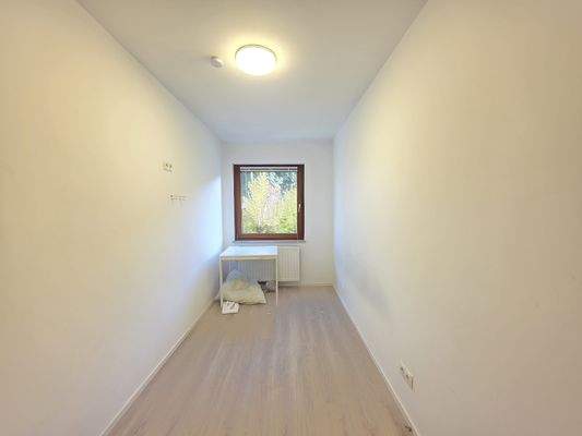 Kinderzimmer / Büro EG