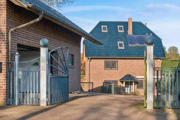 E.-Tor _ Einfahrt _ Hof