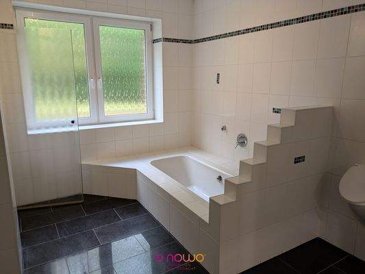 Eingebaute Badewanne