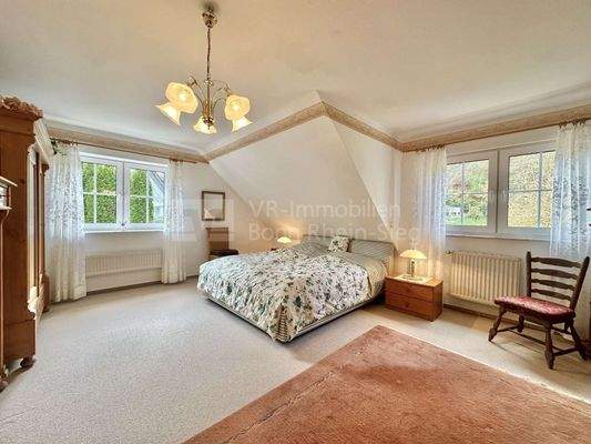 4894 Schlafzimmer seitlicher Blick OG