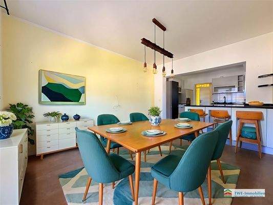 moderne Küche mit Essbereich 