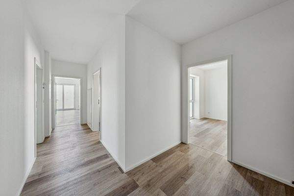 Flur mit Blick auf Wohn- und Kinderzimmer