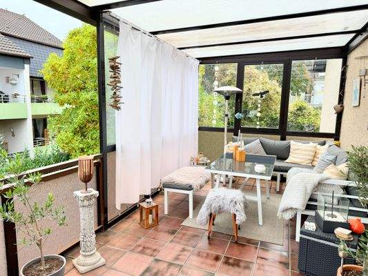 überdachter Balkon