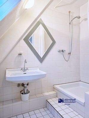 Badezimmer mit Dusche DG