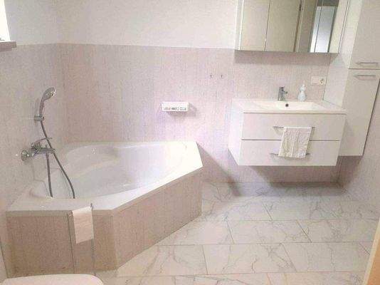 Badezimmer Souterrain.jpg