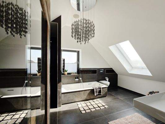 Elternbad mit Dusche und Wanne