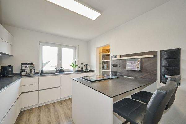 Küche mit Speisekammer