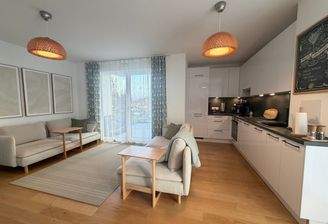 Wohnbereich mit Zugang zur Terrasse und GArten