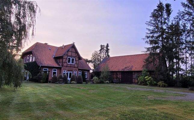 Bauernhaus mit Scheune