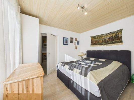 CAM04182G0-PR0041-STILL010