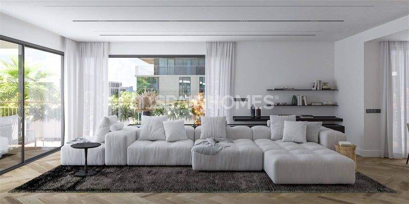 4-Bedroom Flat near Turo Park in Sairra Barcelona