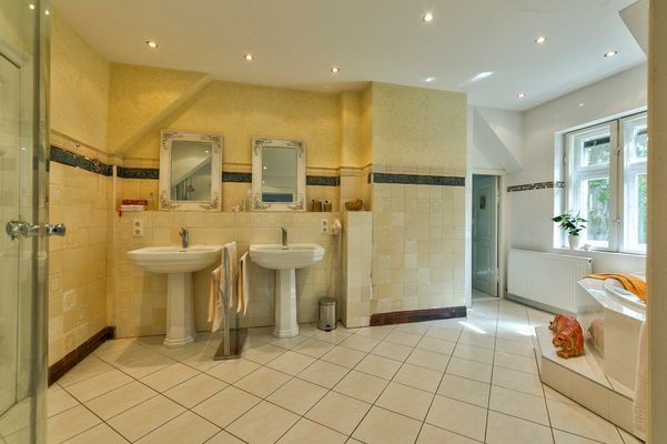 Masterbad en Suite 1. Obergeschoss