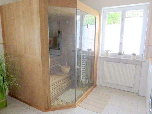 Sauna mit zusätzlichem Infrarot-Licht