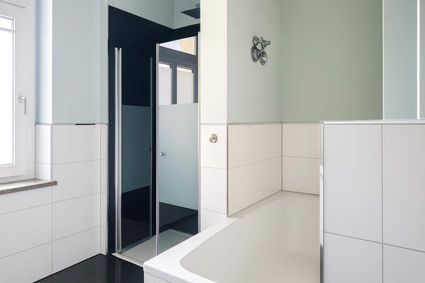 Bad, Wanne und Regendusche_WINTERWOLF