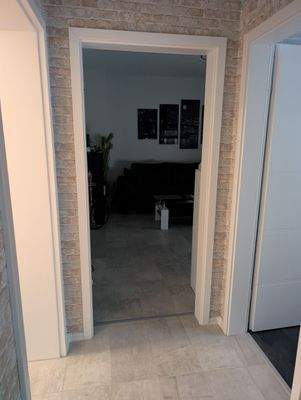 Flur mit Blick ins Wohnzimmer 1.OG