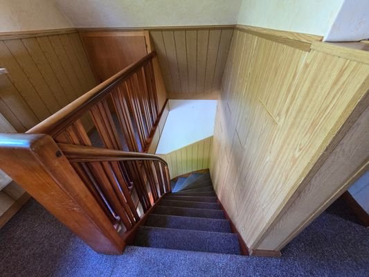 Treppe vom DG.jpg