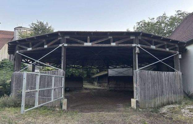 Longierplatz mit Überdachung