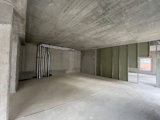 Verkaufs- und Bürofläche zur Straße 
