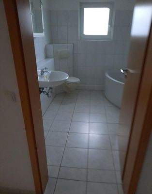 Bad mit Eckwanne im OG Haus 2